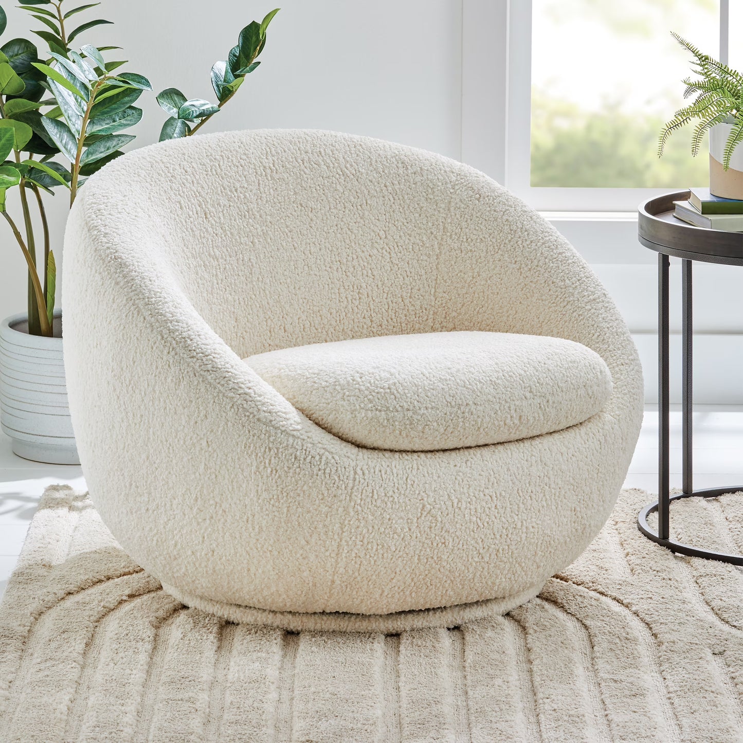 Better Homes Gardens Mira Swivel Accent Chair, Cream Shearling(Cream Shearling/Single)